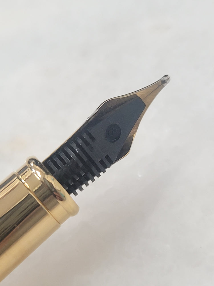 Misfit Item 0003 Laban Sanyu in Hand Fountain Pen Set in Gold - Broad Nib
