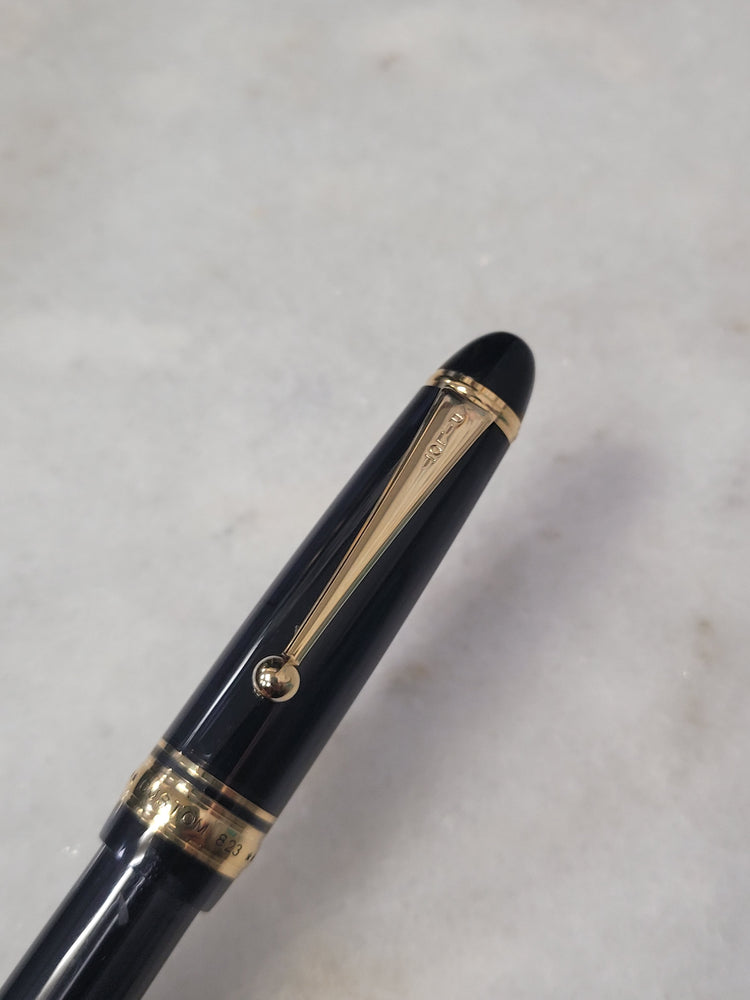 Misfit 0022 Pilot Custom 823 Fountain Pen in Smoke with Gold Trim - 14K Gold Broad Point