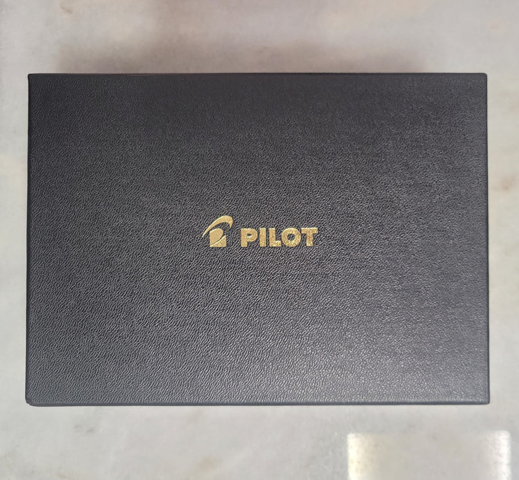 Misfit 0026 Pilot Custom 743 Fountain Pen in Black/Gold - 14K Soft Fine Medium Point