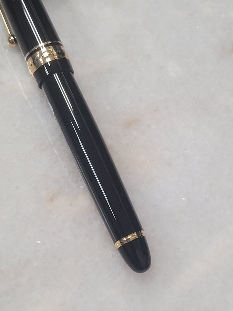 Misfit 0026 Pilot Custom 743 Fountain Pen in Black/Gold - 14K Soft Fine Medium Point