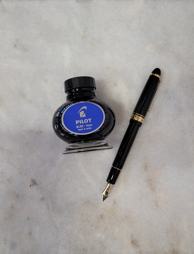 Misfit 0026 Pilot Custom 743 Fountain Pen in Black/Gold - 14K Soft Fine Medium Point