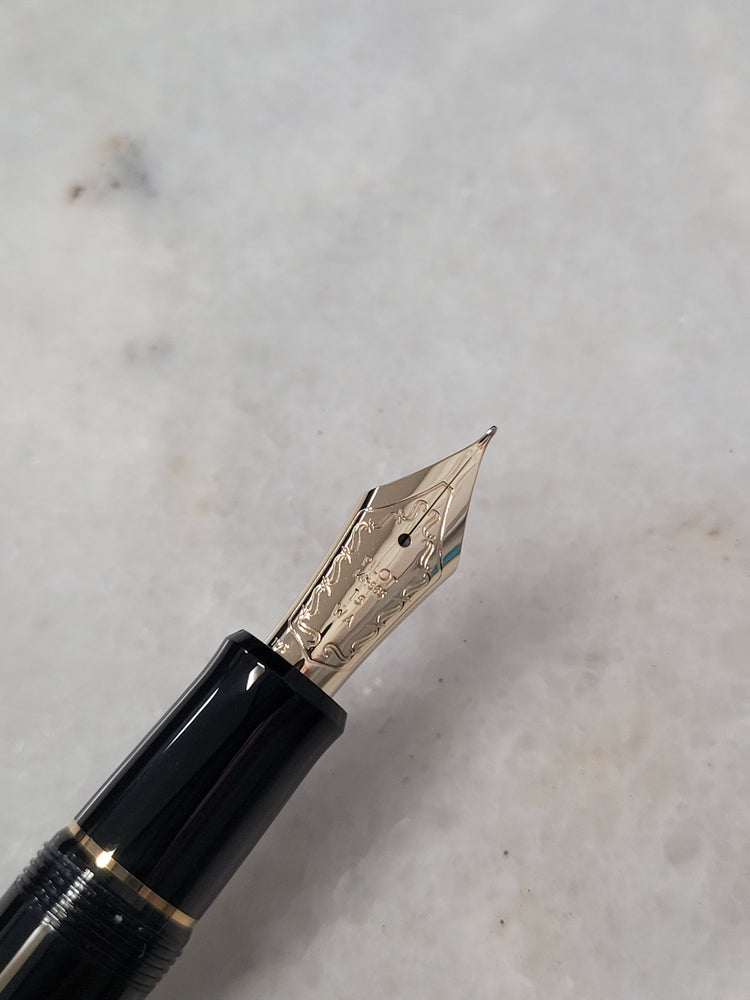 Misfit 0027 Pilot Custom 743 Fountain Pen in Black/Gold - 14K Waverly
