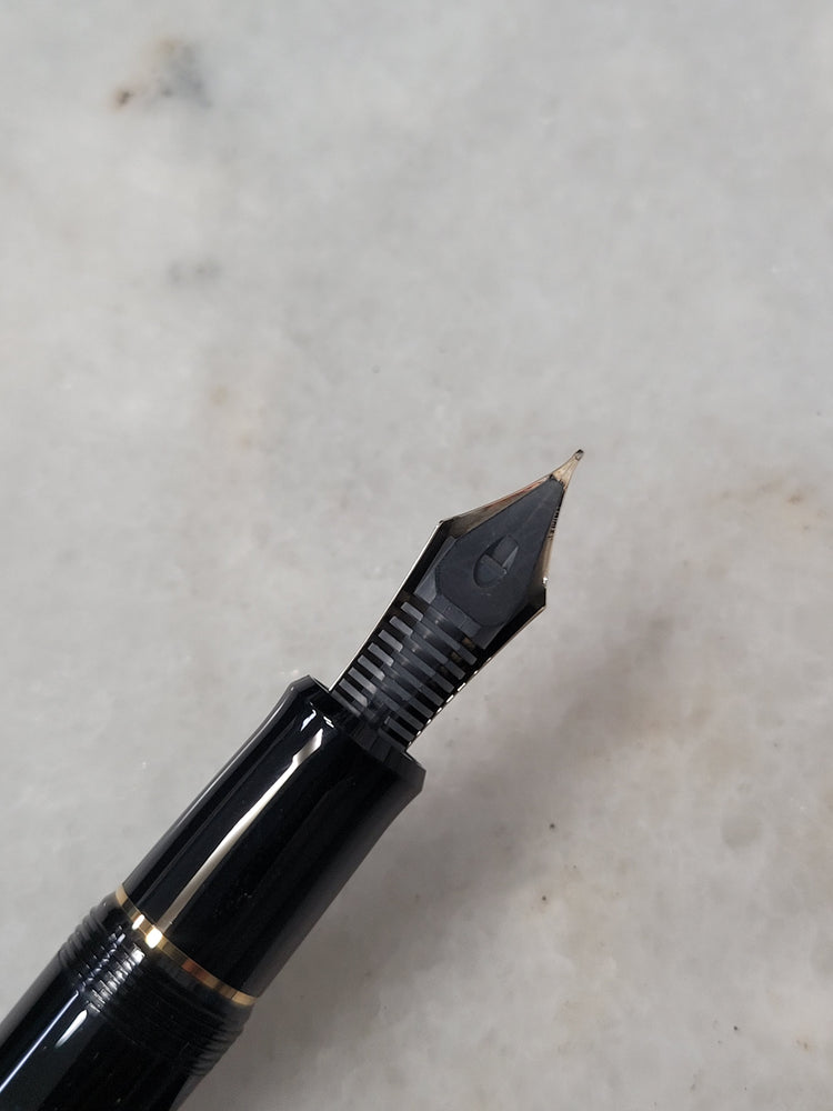 Misfit 0027 Pilot Custom 743 Fountain Pen in Black/Gold - 14K Waverly
