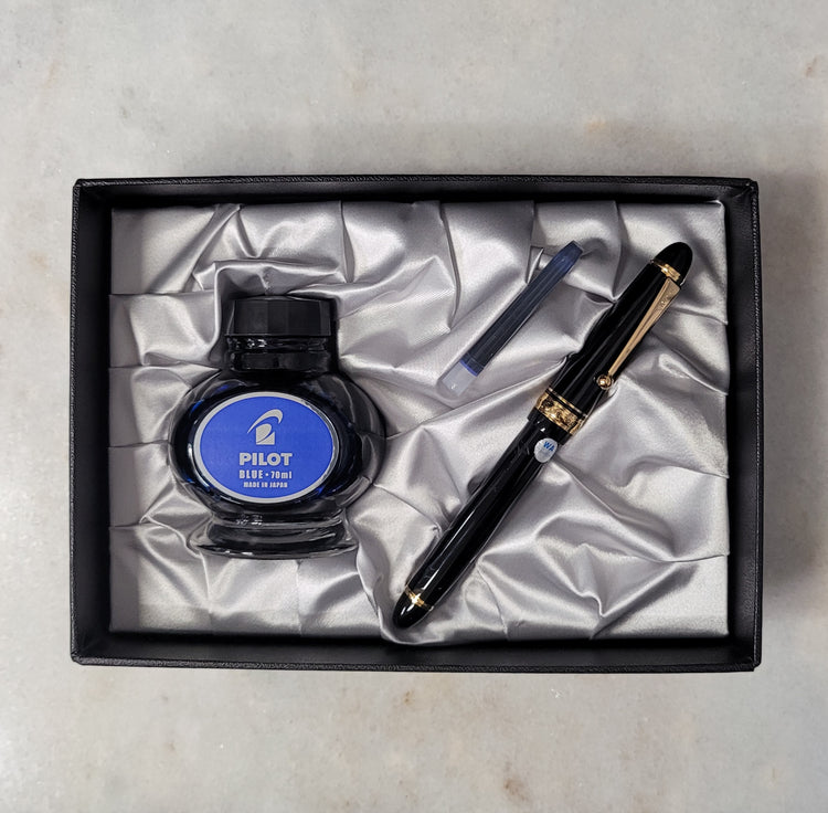 Misfit 0027 Pilot Custom 743 Fountain Pen in Black/Gold - 14K Waverly