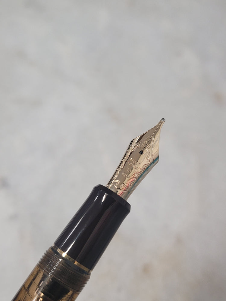 Misfit 0028 Pilot Custom 823 Fountain Pen in Amber with Gold Trim - 14K Gold Signature Nib