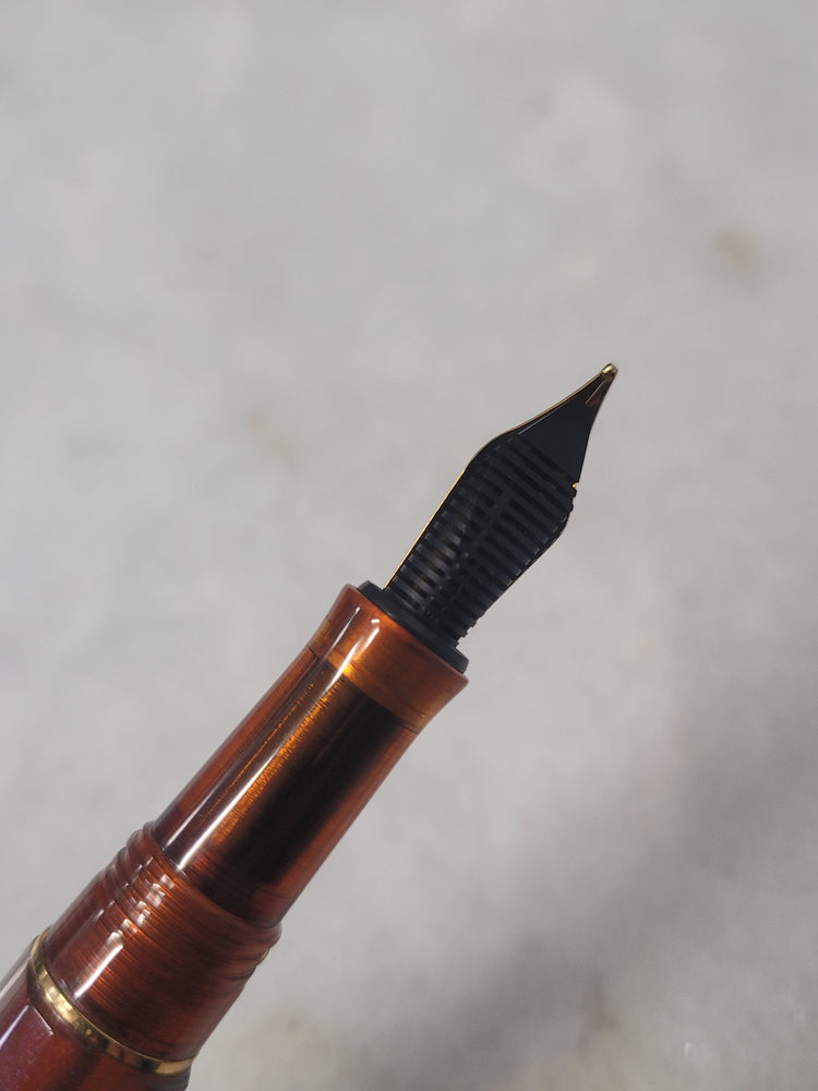 Misfit 0030 Benu Haute Fountain Pen in Decadence - Broad