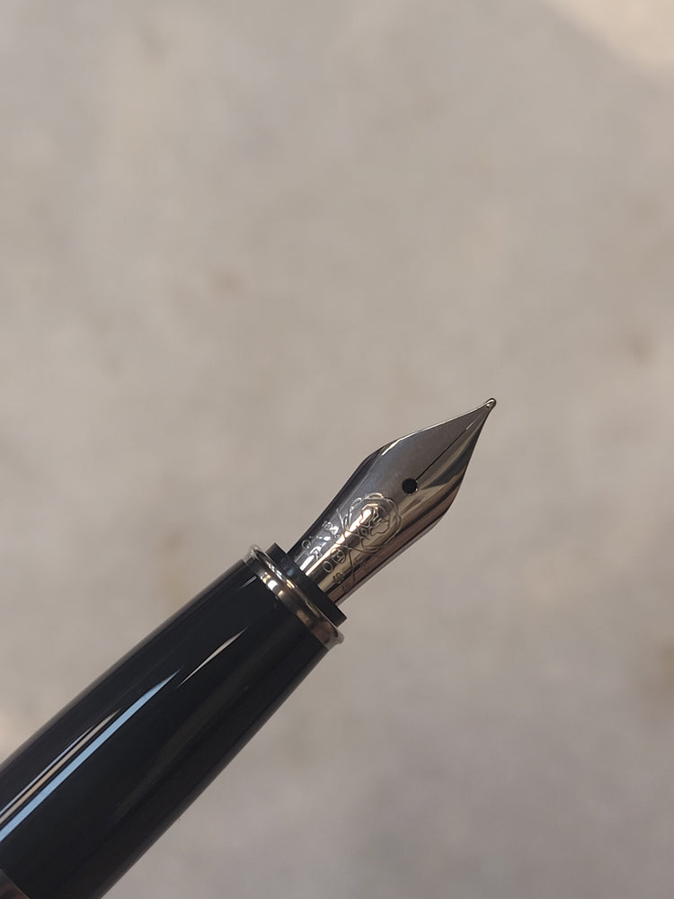 Misfit Item 0034 Cross Bailey Fountain Pen in Black Lacquer - Medium Point