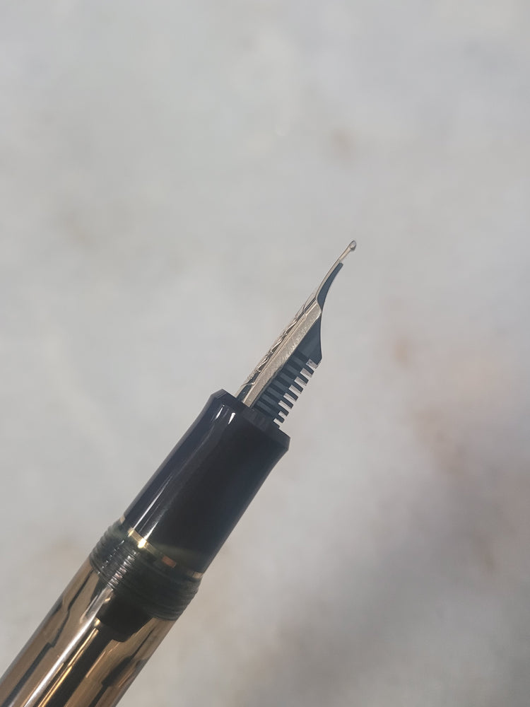 Misfit Item 0070 Pilot Custom 823 Fountain Pen in Amber with Gold Trim - 14K Gold Signature Nib