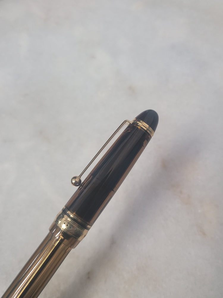 Misfit Item 0070 Pilot Custom 823 Fountain Pen in Amber with Gold Trim - 14K Gold Signature Nib