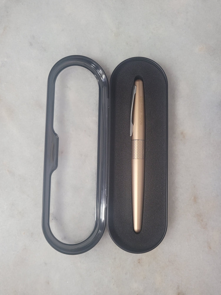 Misfit Item 0071 Pilot Metropolitan Rollerball Pen in Gold with Zig Zag Design