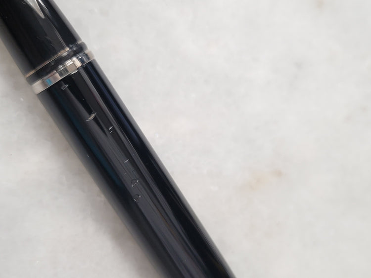 Misfit Item 0077 Sheaffer Legacy Heritage Fountain Pen - Black Laquer - Medium Point