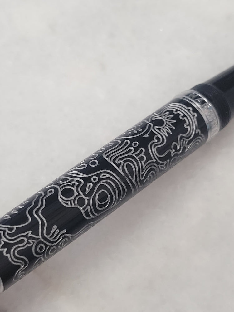 Misfit Item 0092 Nahvalur Original Fountain Pen - Peter Draws Artist Edition Silver - Fine Point