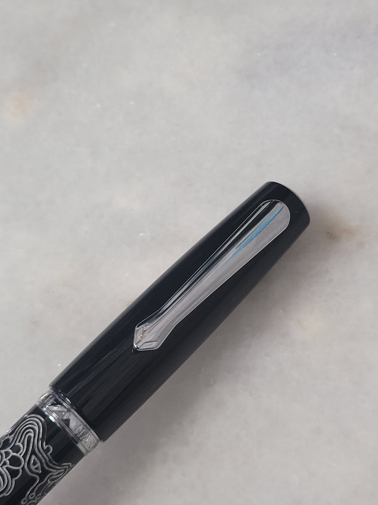 Misfit Item 0094 Nahvalur Original Fountain Pen - Peter Draws Artist Edition Silver - Fine Point