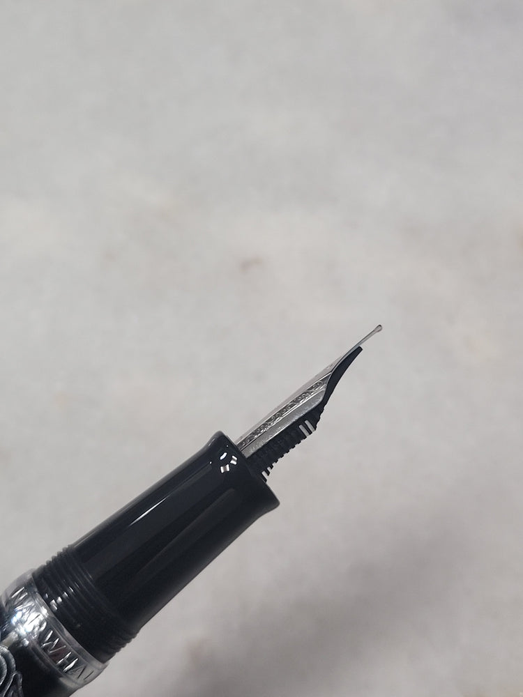 Misfit Item 0097 Nahvalur Original Fountain Pen - Peter Draws Artist Edition Silver - Medium Point