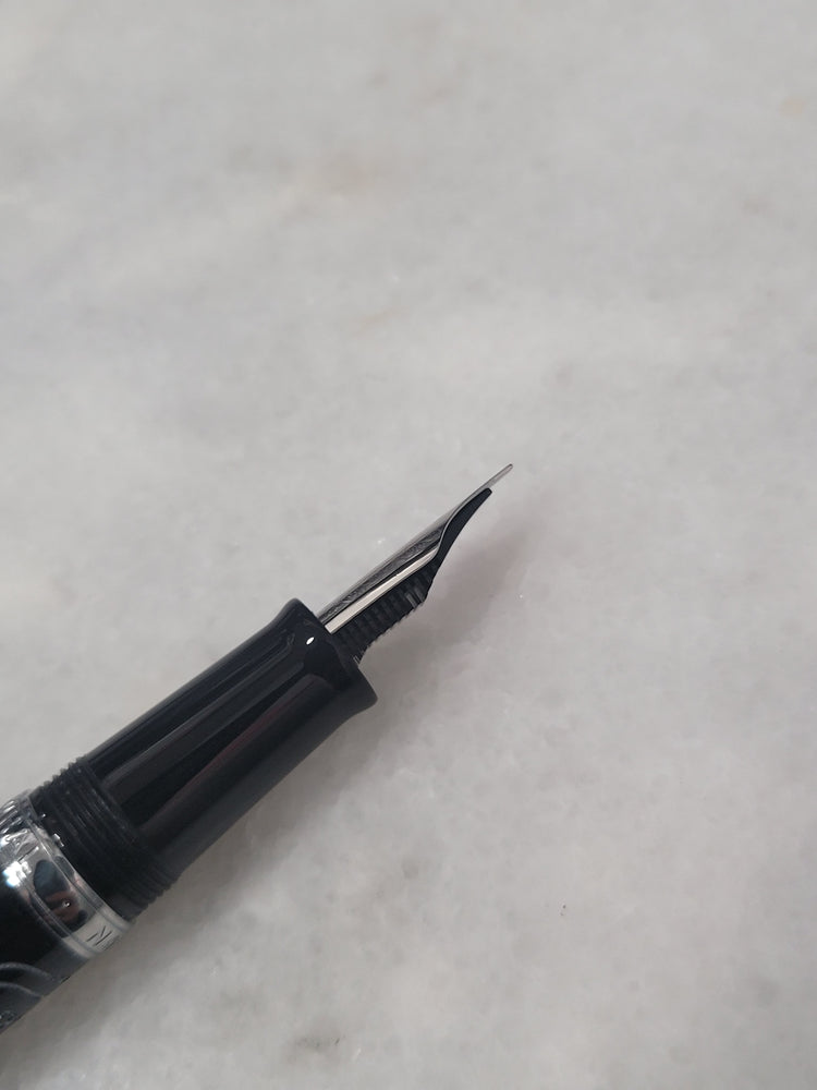 Misfit Item 0098 Nahvalur Original Fountain Pen - Peter Draws Artist Edition Silver - 1.1mm Stub Nib