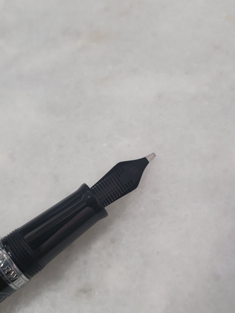 Misfit Item 0098 Nahvalur Original Fountain Pen - Peter Draws Artist Edition Silver - 1.1mm Stub Nib