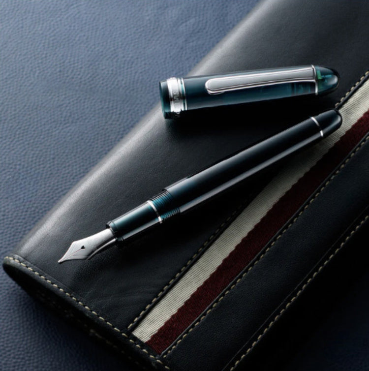 Platinum 3776 Century Fountain Pen in Laurel Green - 14K Gold