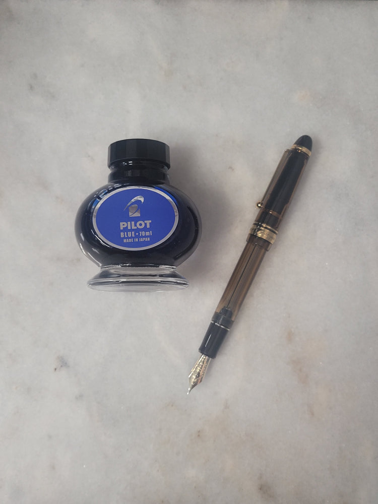 Misfit Item 0070 Pilot Custom 823 Fountain Pen in Amber with Gold Trim - 14K Gold Signature Nib
