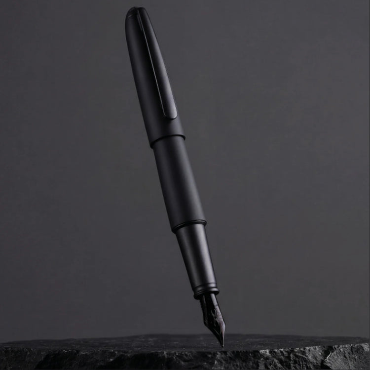 Diplomat Aero Fountain Pen in Pure Black