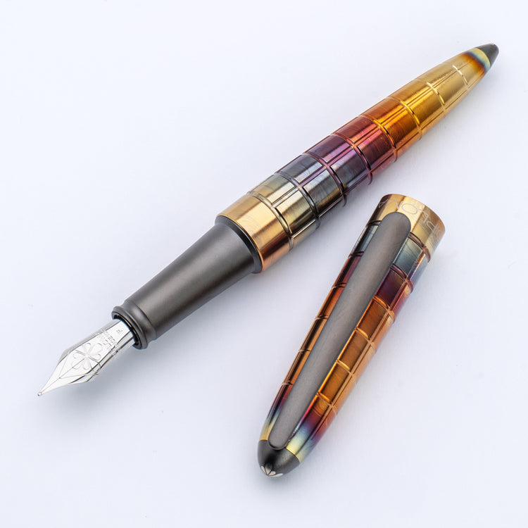 Diplomat Aero Fountain Pen in Rhomb Flame