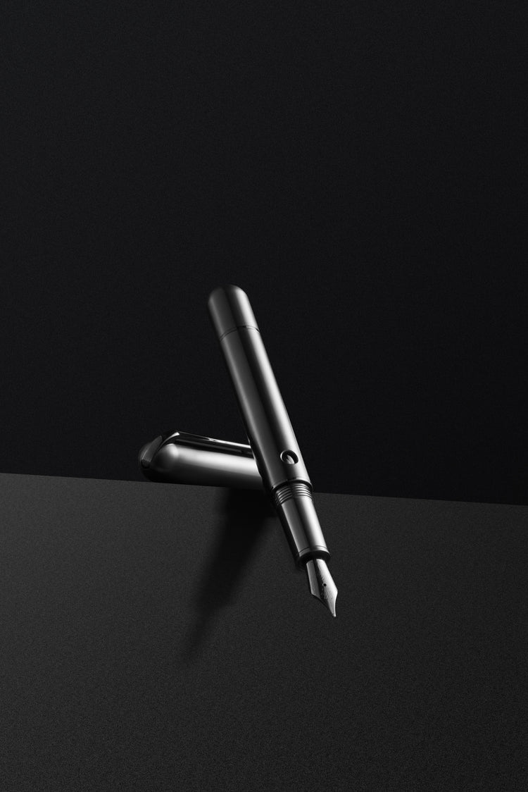 Nahvalur Nautilus Fountain Pen in Ti Black