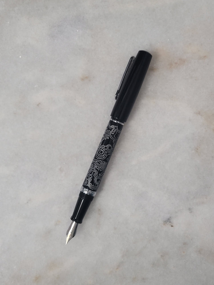 Misfit Item 0096 Nahvalur Original Fountain Pen - Peter Draws Artist Edition Silver - Medium Point