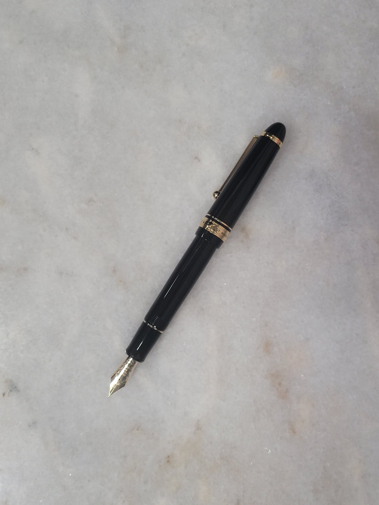 Misfit 0026 Pilot Custom 743 Fountain Pen in Black/Gold - 14K Soft Fine Medium Point
