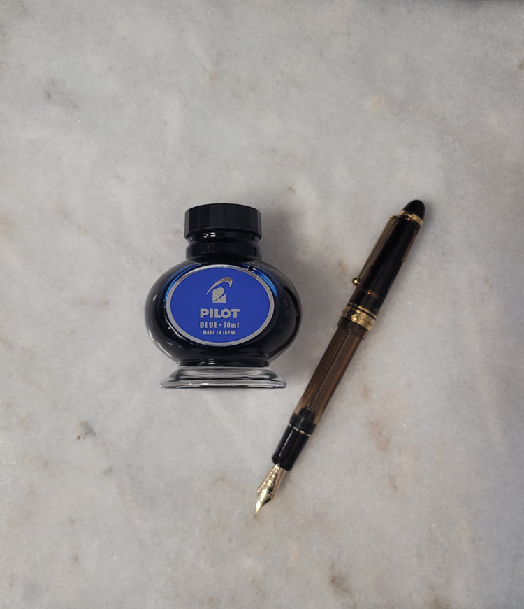 Misfit 0029 Pilot Custom 823 Fountain Pen in Amber with Gold Trim - 14K Gold Fine Point