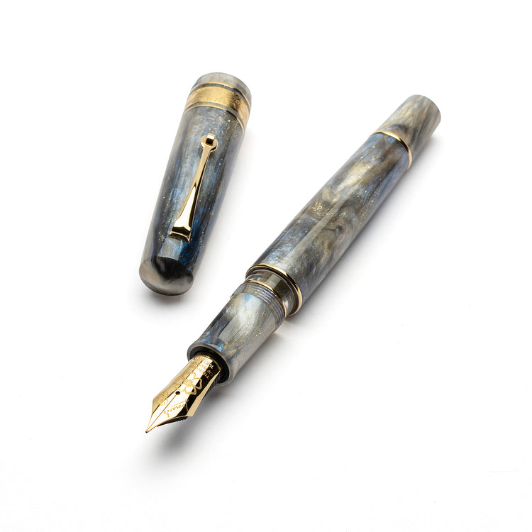 Leonardo Momento Zero Grande 2.0 Fountain Pen in Orchidea Blue, Gold Trim No. 8 Size Nib