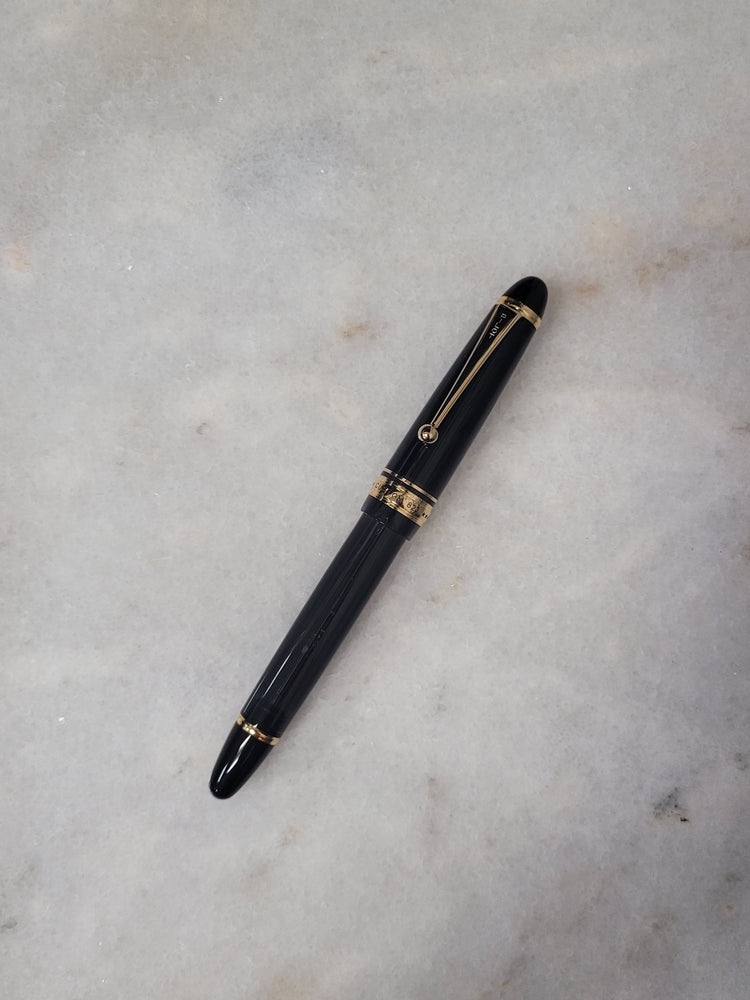 Misfit 0022 Pilot Custom 823 Fountain Pen in Smoke with Gold Trim - 14K Gold Broad Point