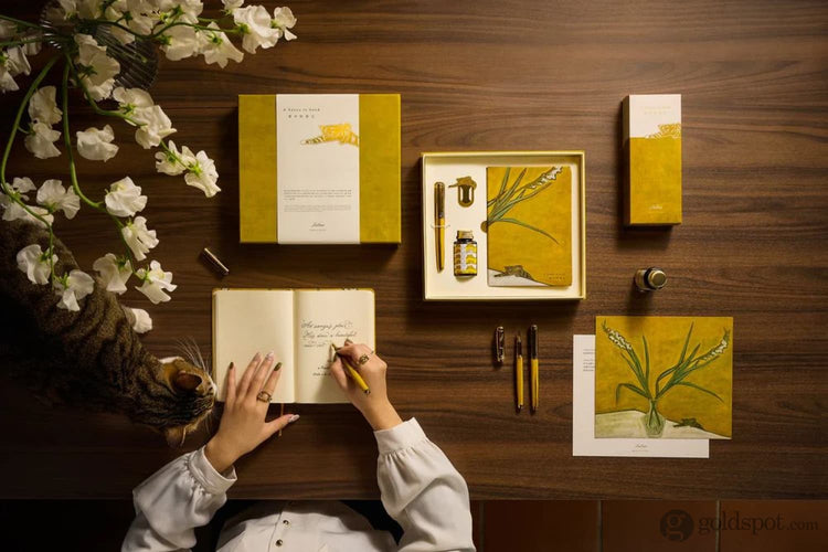 Laban Sanyu in Hand Fountain Pen Set in Gold Fountain Pen