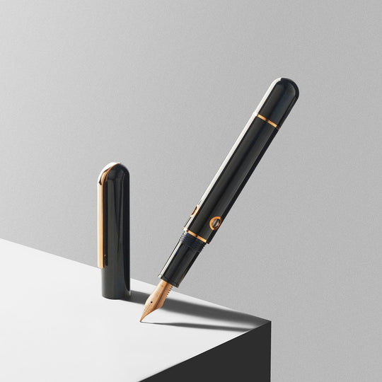 Nahvalur Nautilus Fountain Pen in Maylandia Blue
