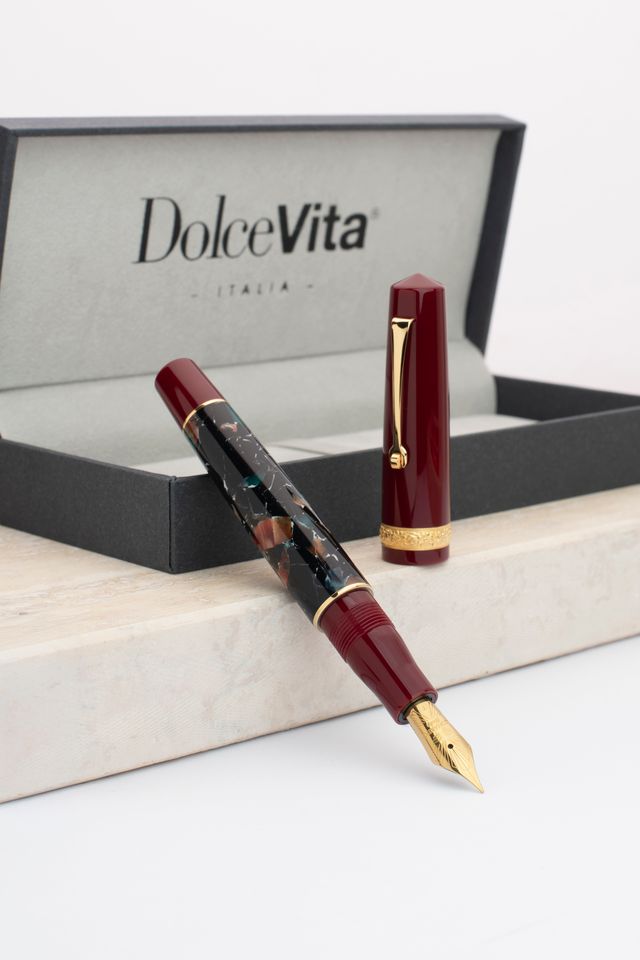 Leonardo Momento Zero Fountain Pen in Dolcevita Marmo Pompei