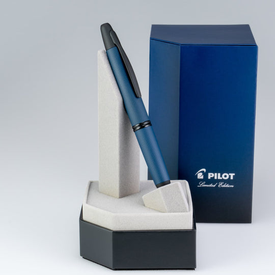 Pilot Vanishing Point 2025 Limited Edition Fountain Pen in Link Midnight - Medium 18K Gold Nib