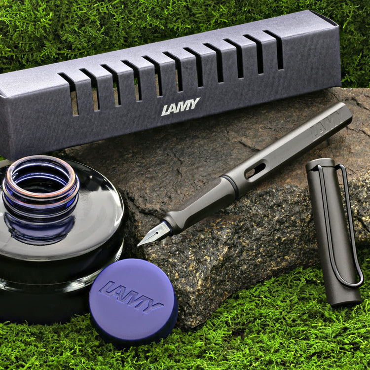 Lamy Safari Starter Fountain Pen and Ink Set in Charcoal Black - Fine Point Gift Set